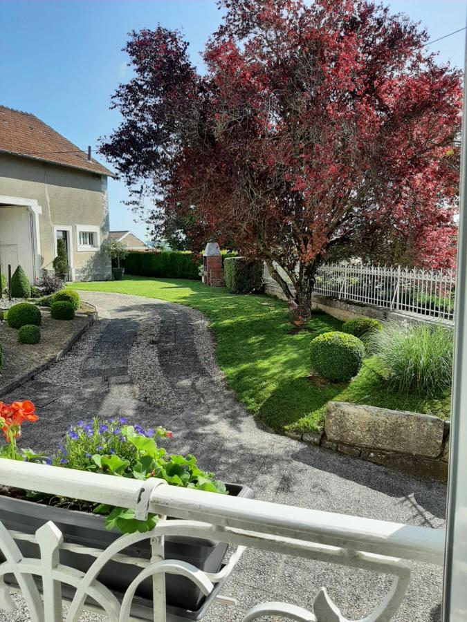 Gite Des Agapanthes Lacroix-sur-Meuse Buitenkant foto